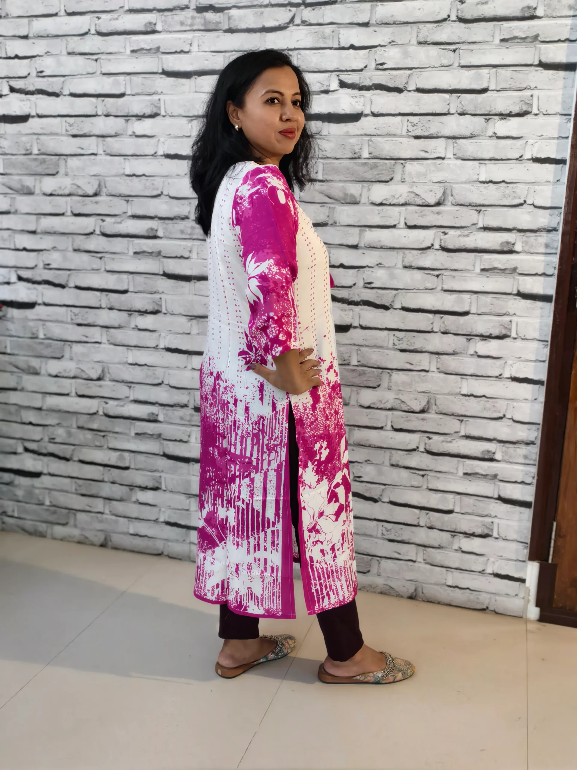 Pink & White Digital Print Kurti – Mid-Calf Length