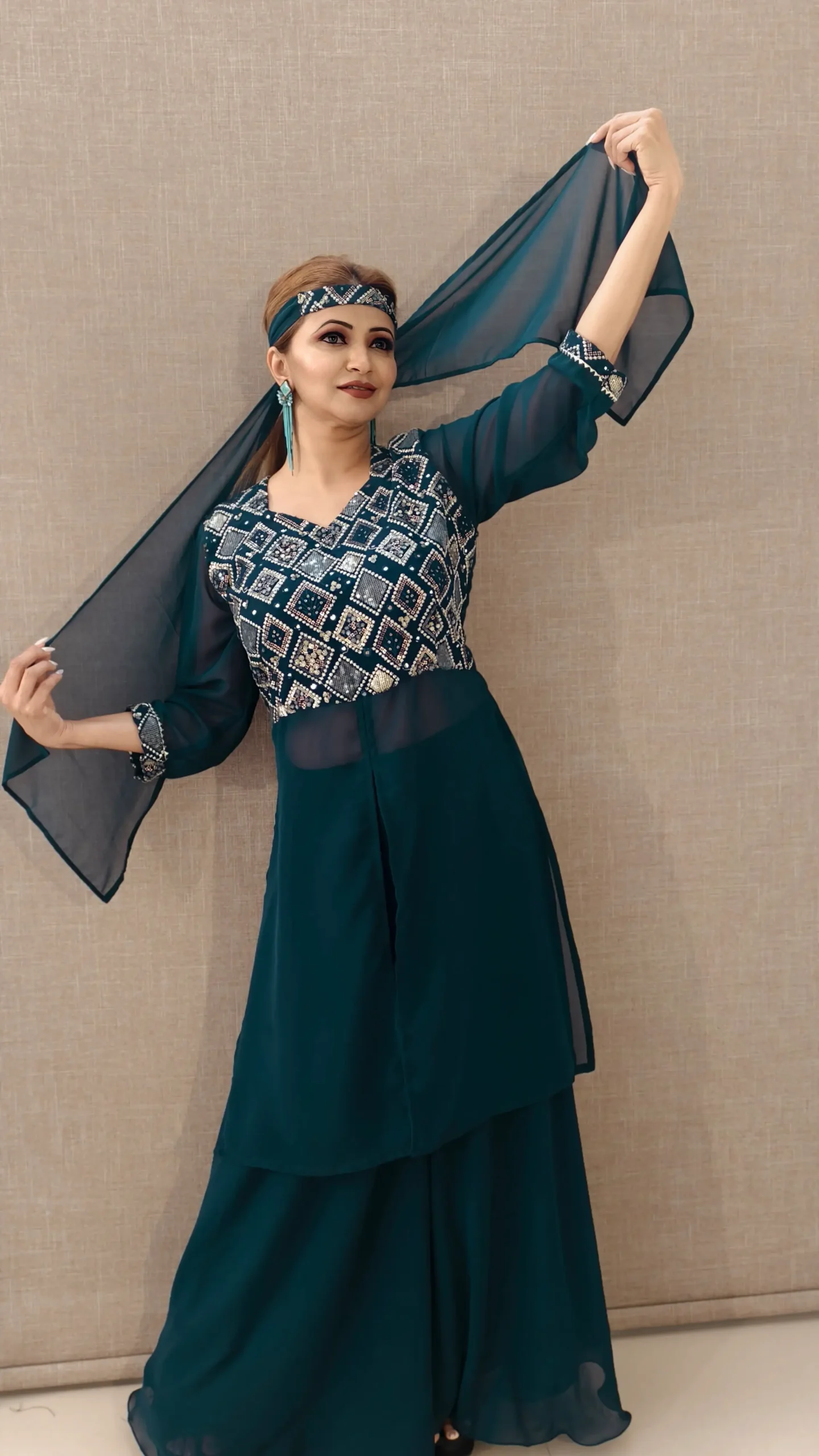 nine2five-navy-blue-embroidered-tunic-palazzo-set-with-choker-dupatta-3pc