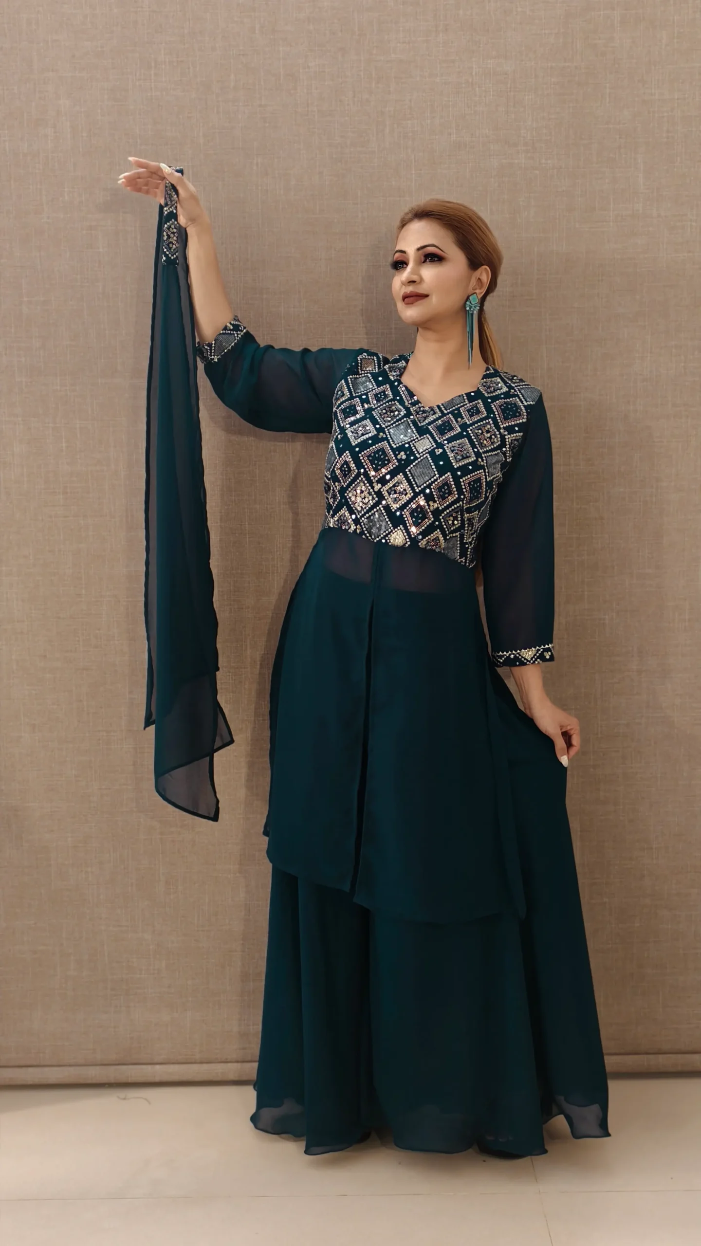 nine2five-navy-blue-embroidered-tunic-palazzo-set-with-choker-dupatta-3pc