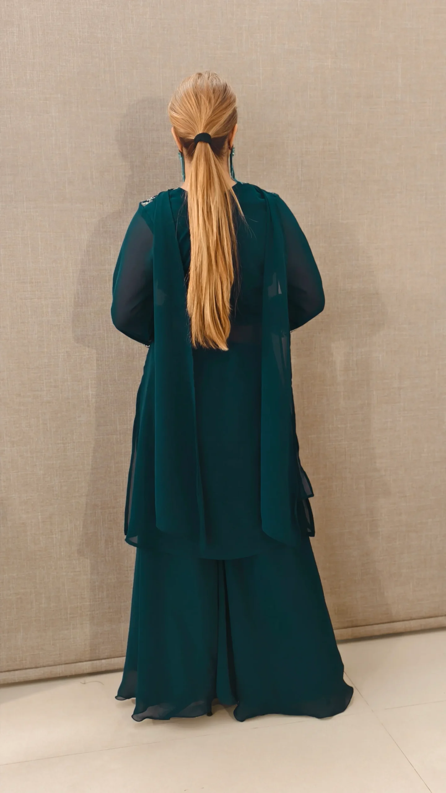 nine2five-navy-blue-embroidered-tunic-palazzo-set-with-choker-dupatta-3pc