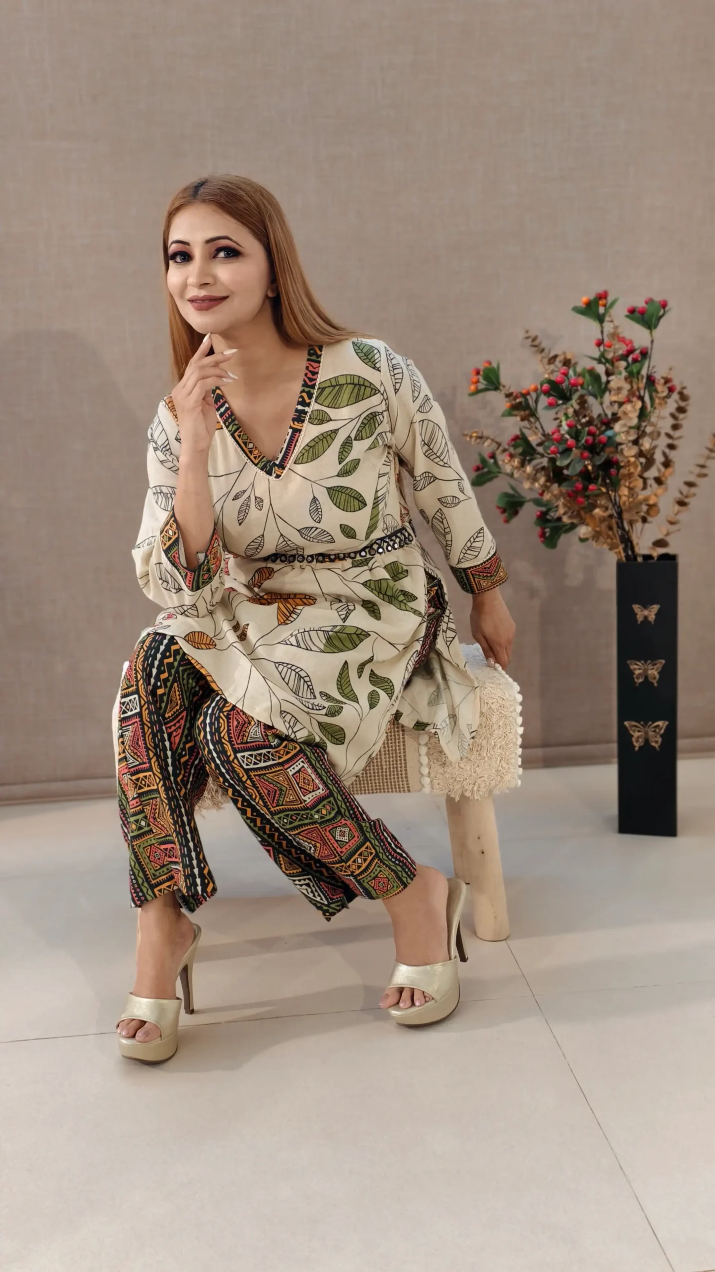 Nine2Five Khadi Cotton Digital Print Co-Ord Set – Heart Neck Tunic with Mirror Embroidered Belt